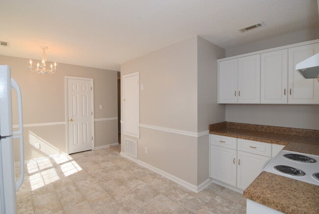 Building Photo - Updated 3 Bed/2 Bath 10 Minutes From Ft. Gordon