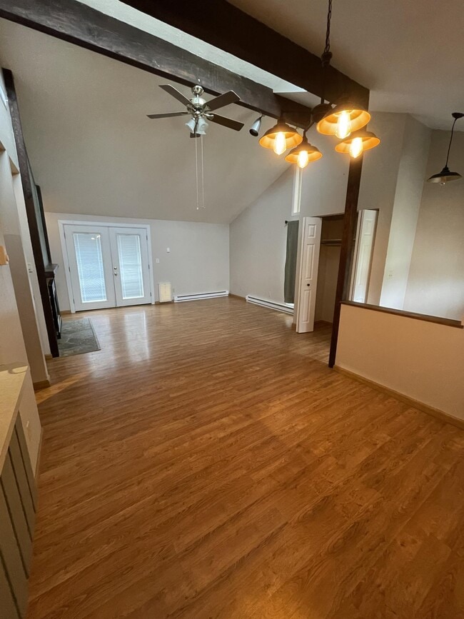 Building Photo - 385 Pheasant Pl