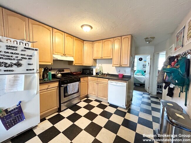 Building Photo - 88 Hammond St