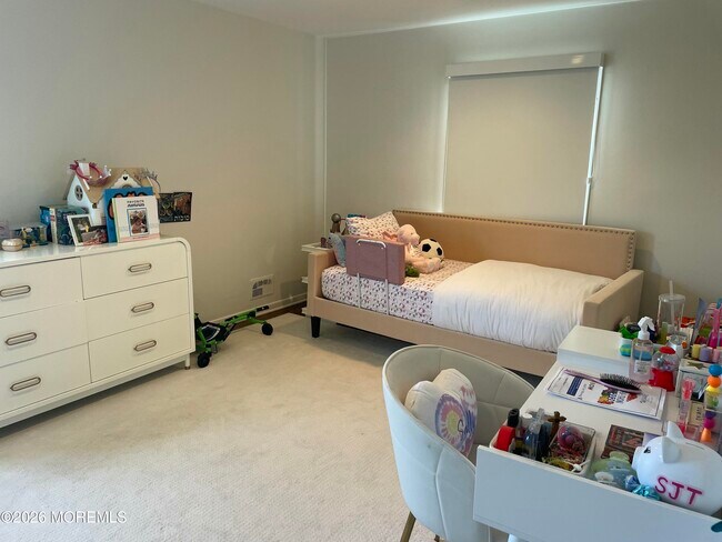 Building Photo - 60 Larchwood Ave