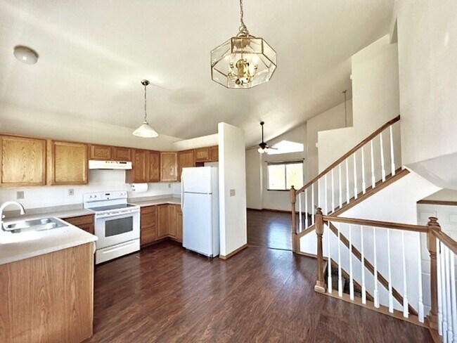 Building Photo - 4 Bedroom Home in Pronghorn Glen with Mountain Views