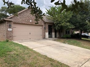 Building Photo - 817 Summer Oaks Dr