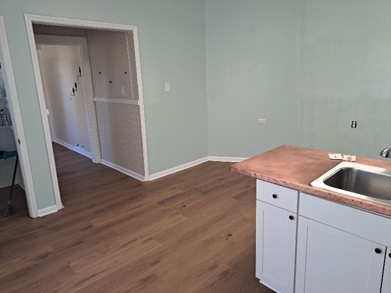 Building Photo - 1004 W 5th Ave