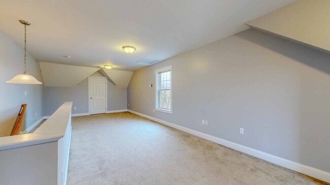 Building Photo - Spacious 2-Bedroom Townhouse with Loft – P...