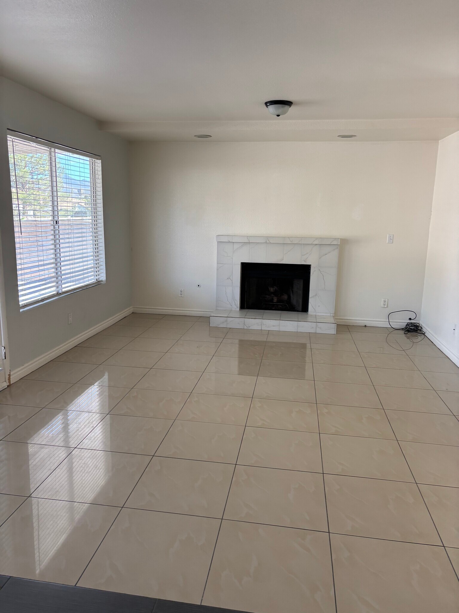 Building Photo - 132 Almendio Ln