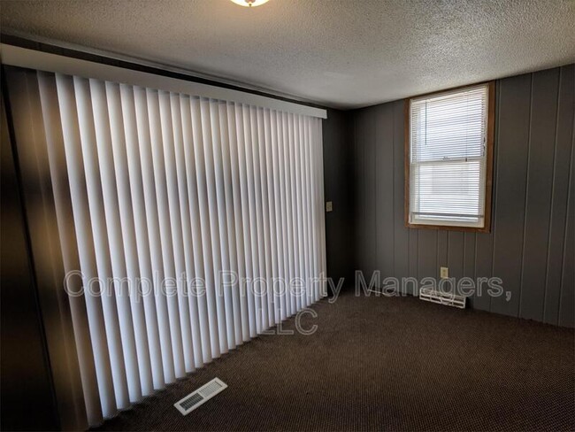 Building Photo - 334 W William St