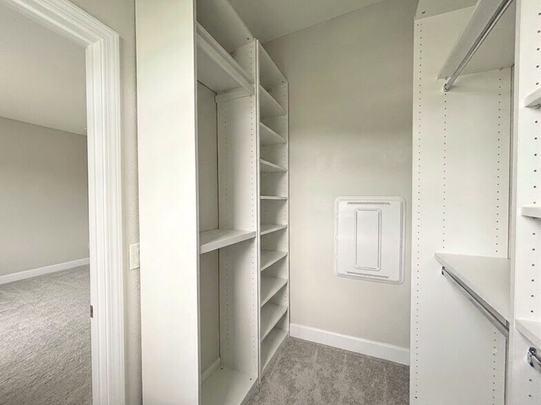 Building Photo - 7161 Jareth Dr