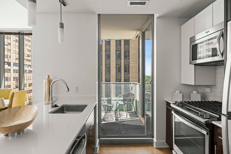 Building Photo - 209 N Garland Ct