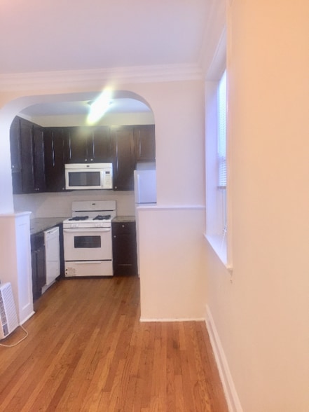 Building Photo - 2351 N Kenneth Ave