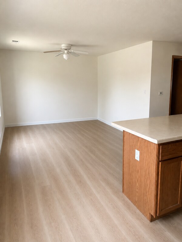 Building Photo - 215 Jewel Dr