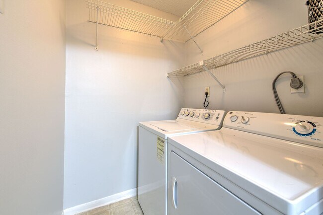 Building Photo - Nice and spacious condo on the 3rd with washer and dryer, near USF and I-75
