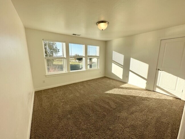 Building Photo - Find your perfect match with our rental pr...