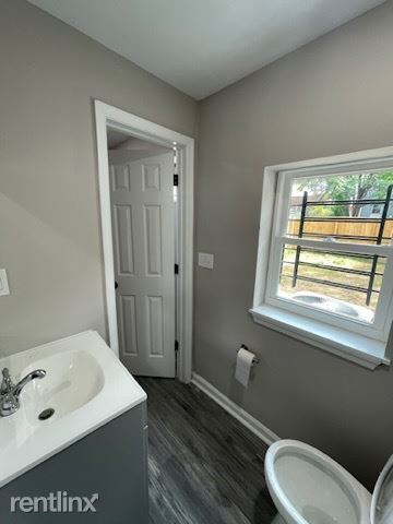 Building Photo - 3 br, 2.5 bath House - 2469 Brentwood Ave