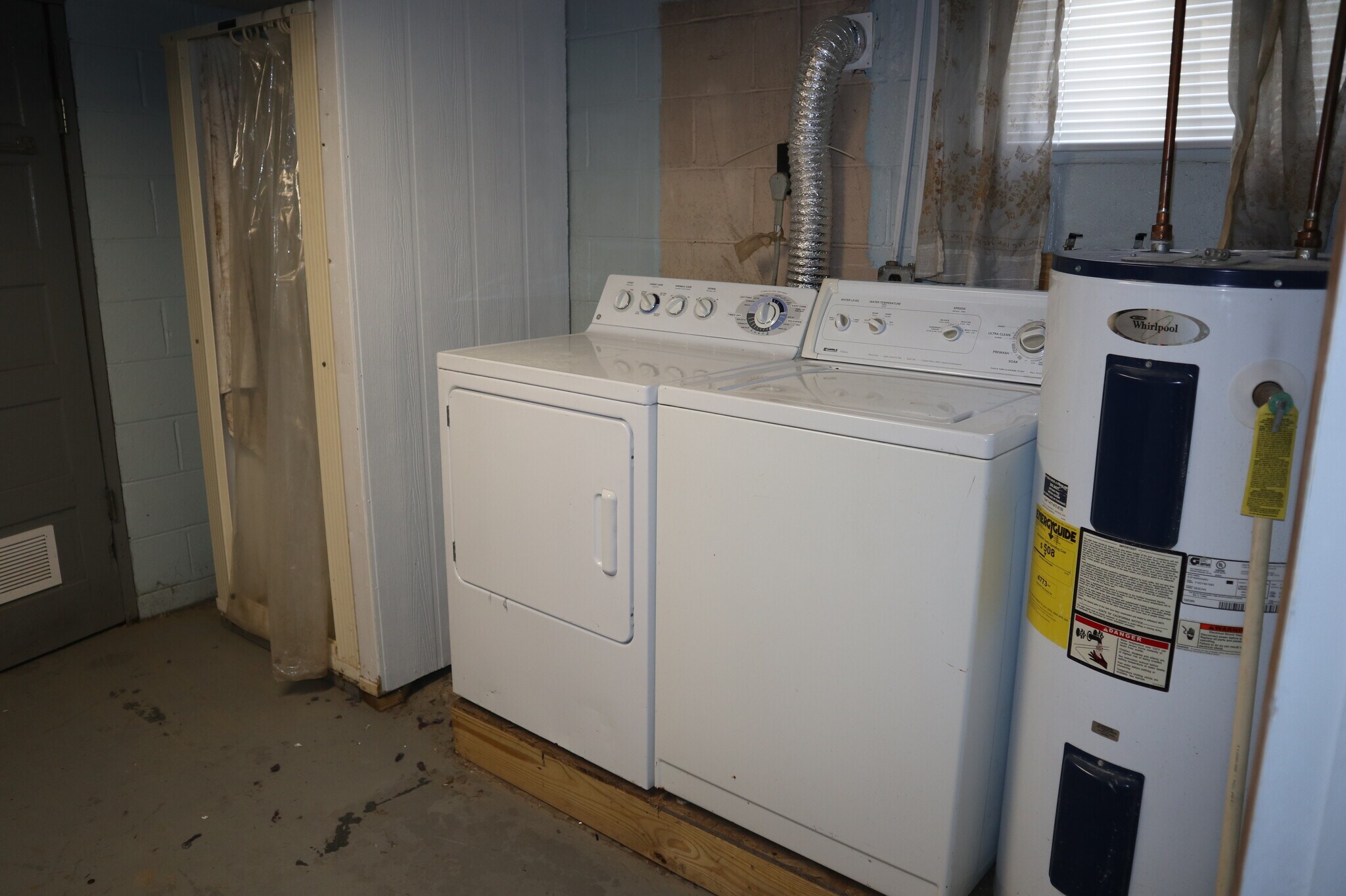 Building Photo - 831 6th St