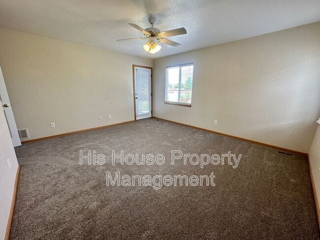 Building Photo - 208 Whitney Bay
