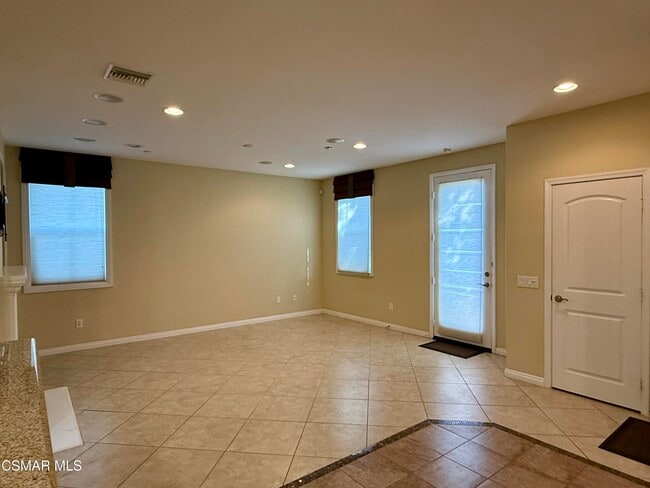 Building Photo - 1574 Silver Shadow Dr