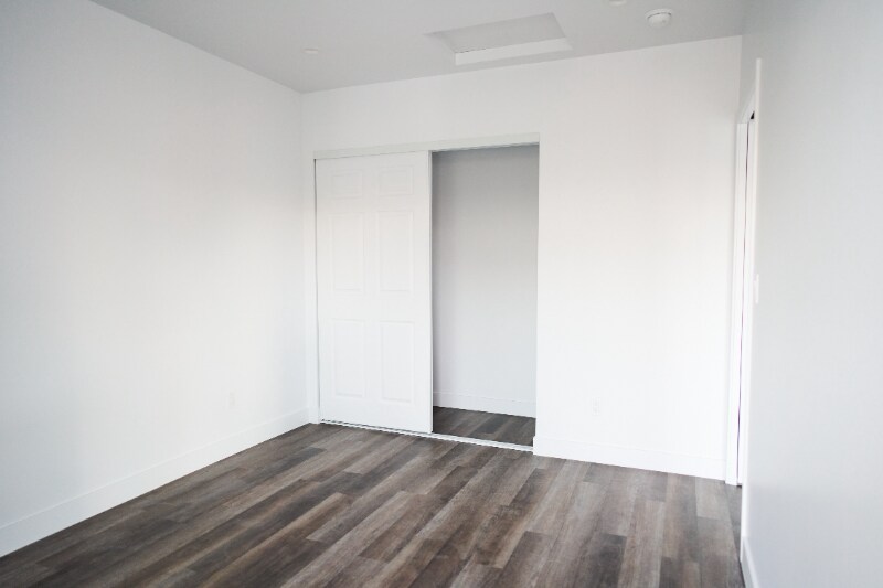 Building Photo - 606 E Realty St