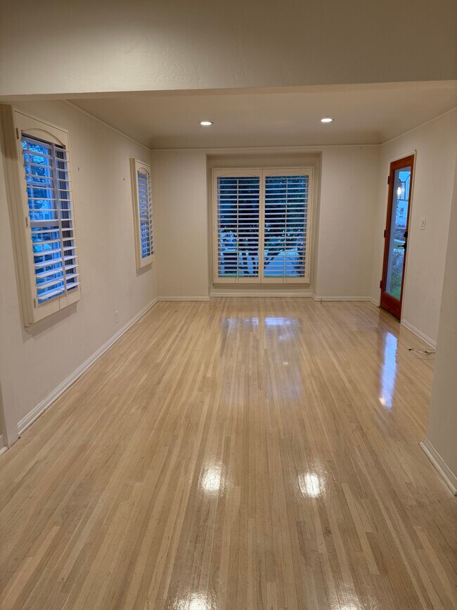 Building Photo - 7822 Bleriot Ave