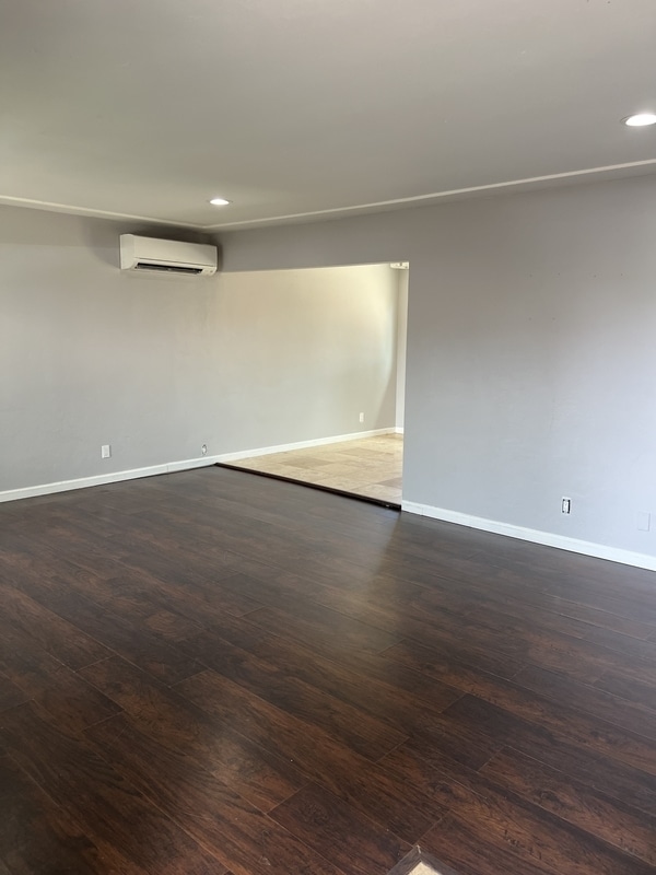 Building Photo - 8557 Paseo Dr