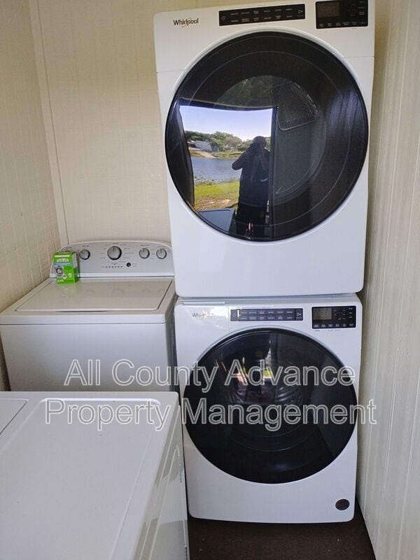 Building Photo - 360 1st Ave N