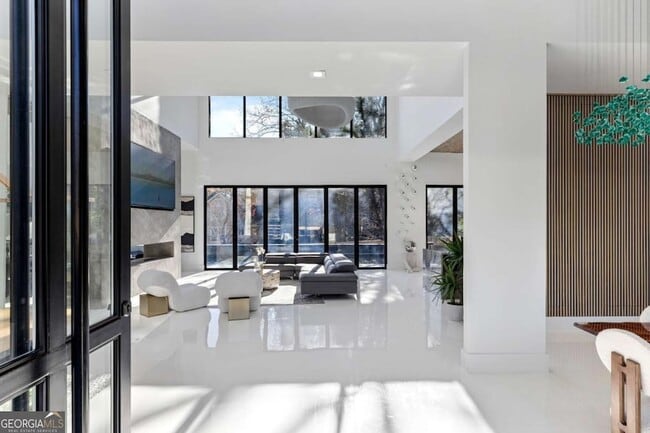 Building Photo - 3600 Lower Roswell Rd