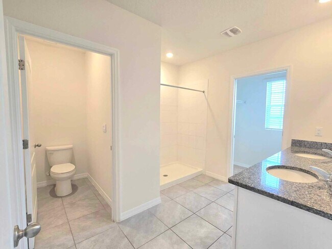 Building Photo - Spacious 5 bedroom/3 bathroom home in Riverstone Community, NOW AVAILABLE!