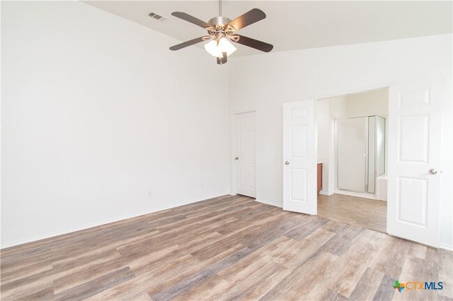 Building Photo - 7003 Osbaldo Dr