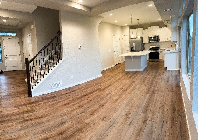 Building Photo - 6008 Callan Dr