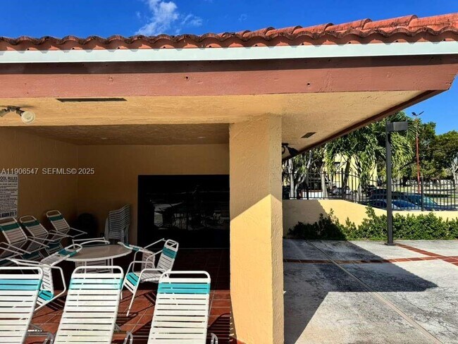 Building Photo - 9140 SW 123rd Ct