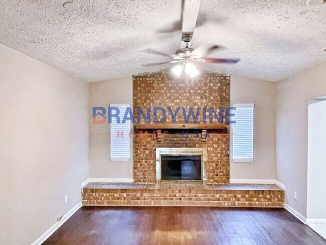 Building Photo - Happy New Year! Move in by 2/15 and get Ma...
