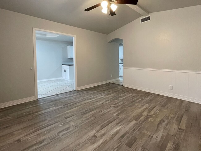 Building Photo - For Rent: Beautifully Remodeled Home in La...