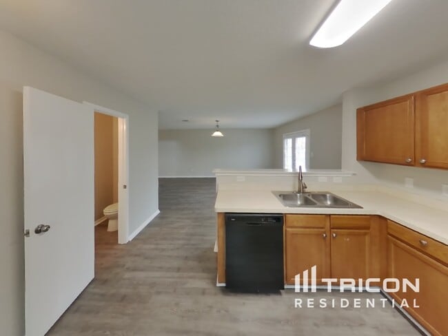 Building Photo - 1601 Vineridge Ln