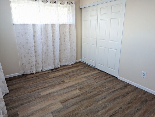 Building Photo - Available NOW - 3 Bed, 1 Bath Spacious Ran...