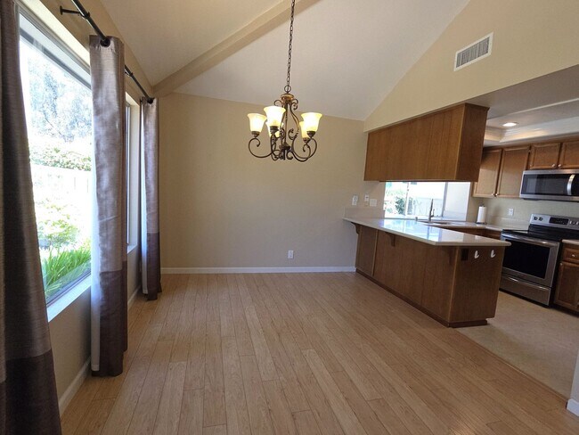Building Photo - Scripps Ranch Beauty