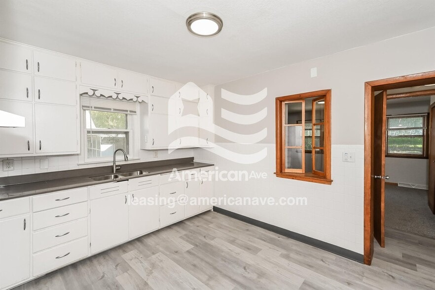 Building Photo - 546 19th Ave