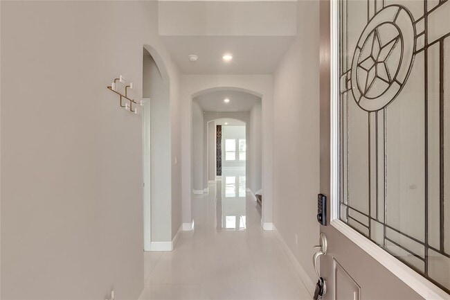 Building Photo - 5520 La Canada Wy