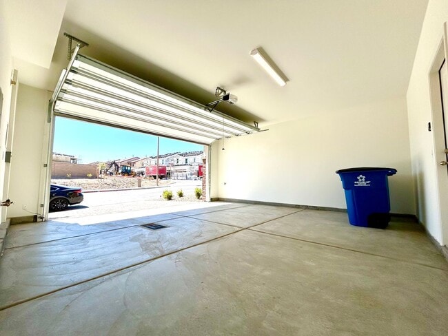 Building Photo - Brand new Townhome!   Summerlin West