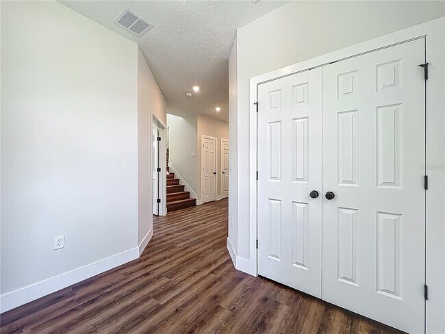 Building Photo - 591 W Osceola St