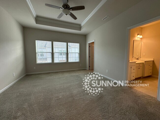 Building Photo - Beautiful 4 Bed 3.5 Bath Townhome minutes ...