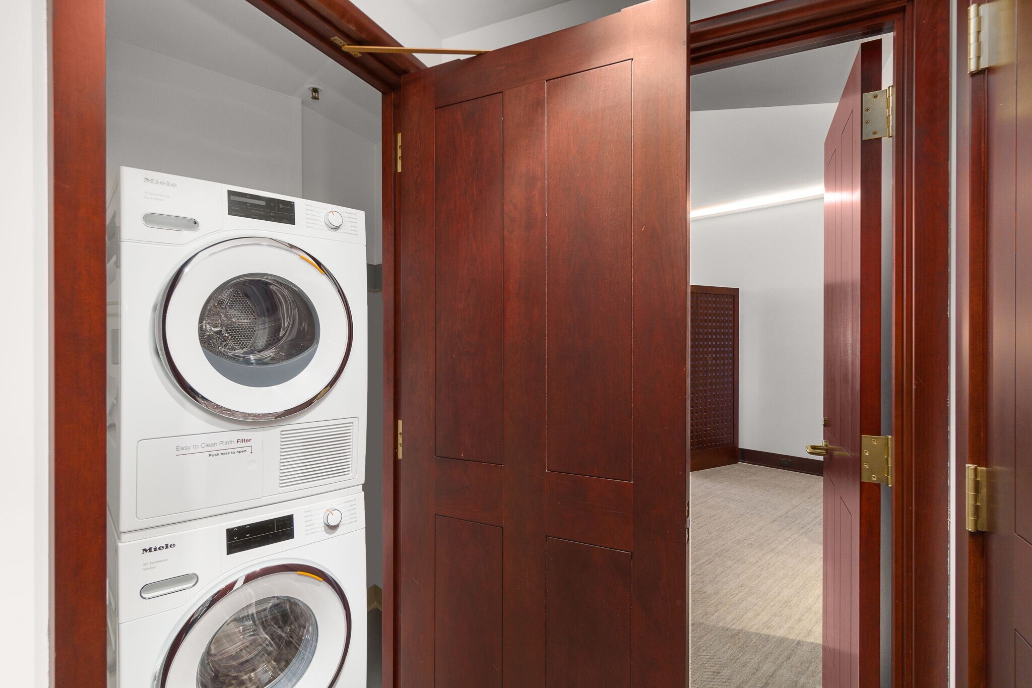 Building Photo - 1414 SW 3rd Ave