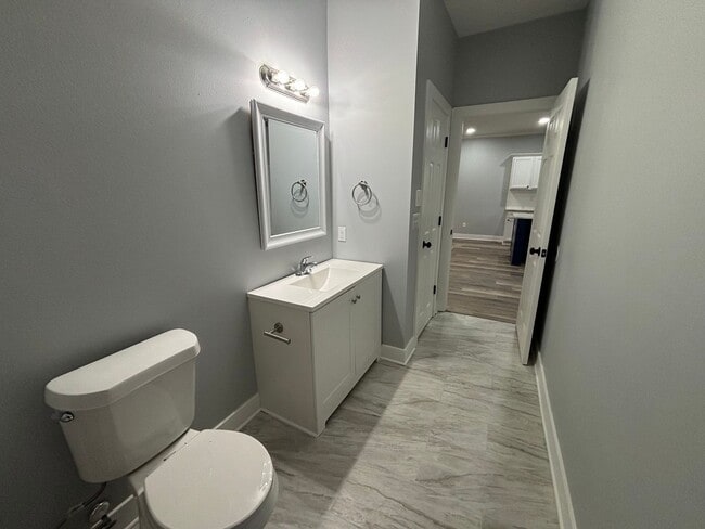 Building Photo - 5 bedrooms!! Remodeled top to bottom!