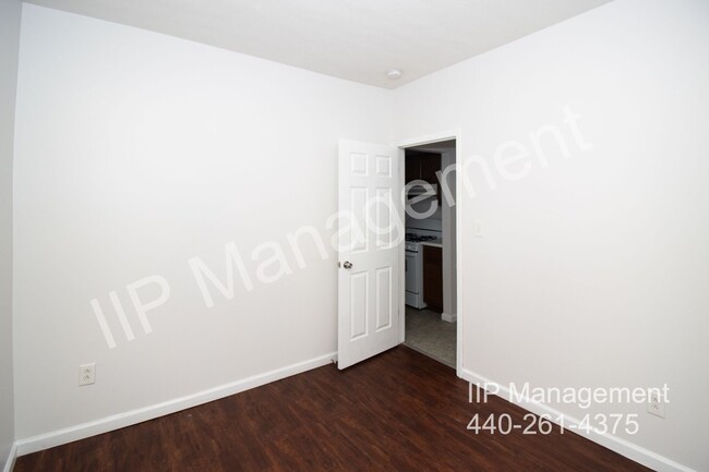 Building Photo - Newly updated 2 bedroom/1 bath in the Lora...