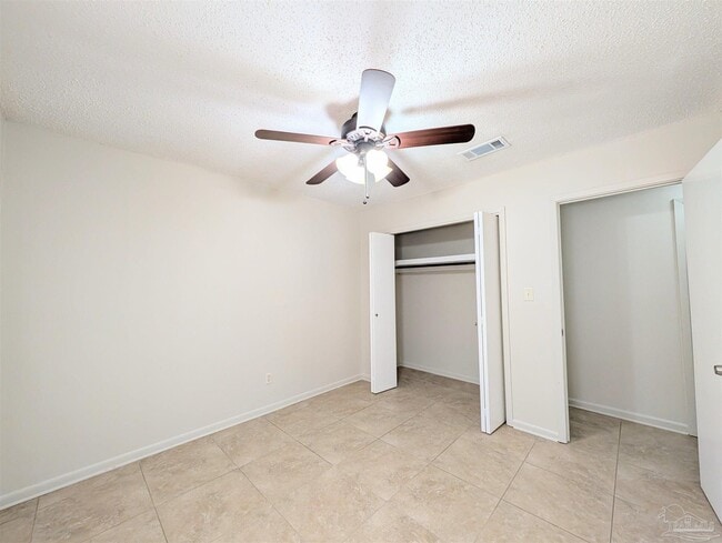 Building Photo - 23 Redwood Cir