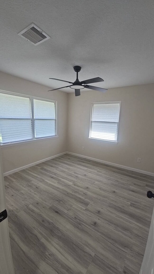 Building Photo - 2228 Eriksson St