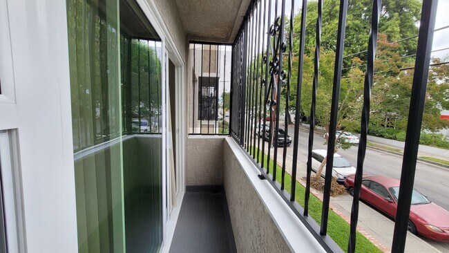 Building Photo - 1 Month Free! Fully Renovated Studio with ...