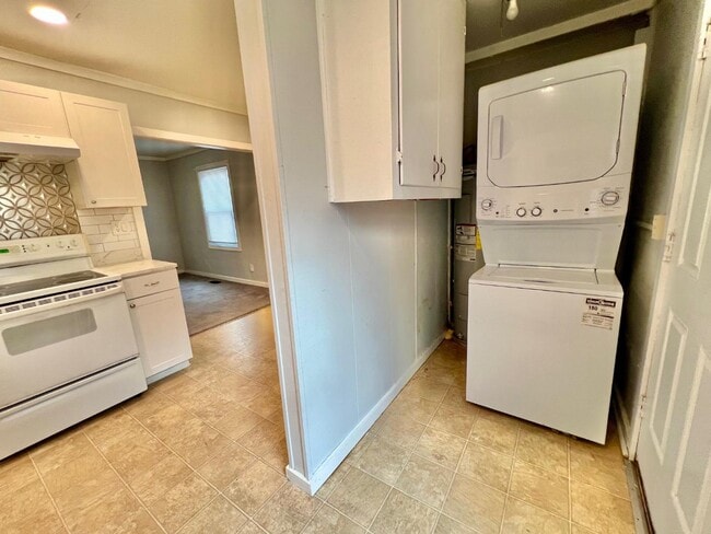 Building Photo - 1211 Dickson Ave