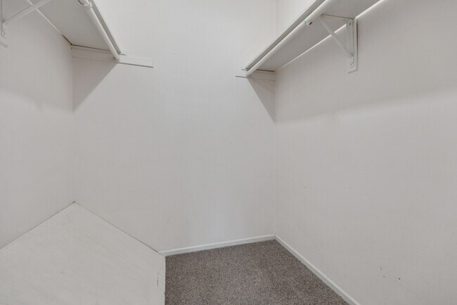 Building Photo - 262 W Inverrary Ln