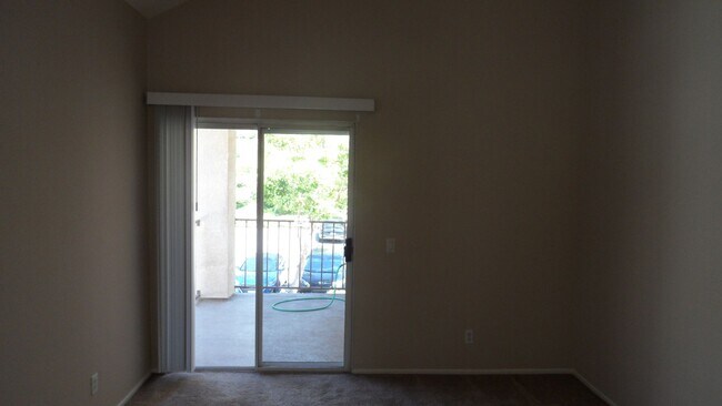 Building Photo - 8215 E White Oak Ridge