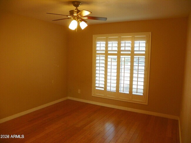 Building Photo - 5334 E Friess Dr