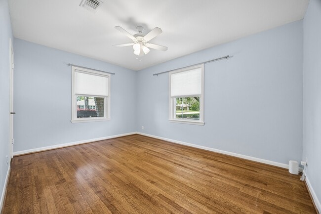 Building Photo - 2202 Lazybrook Dr
